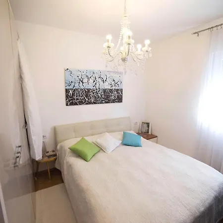 Appartamento With A Parking Space - 15769 Spalato